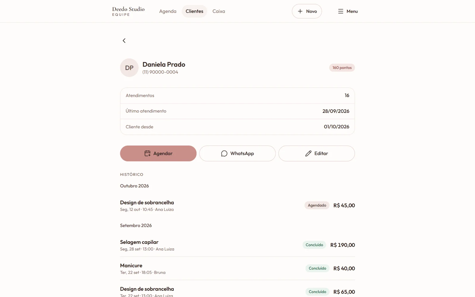 Ficha da cliente com histórico e pontos.
